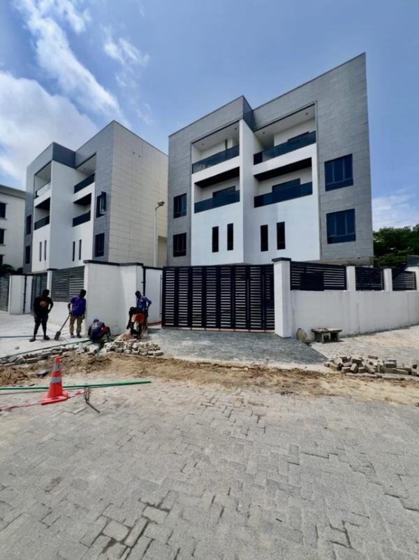 Four bedroom semi-detached duplex in a prime neigbourhood in Banana Island