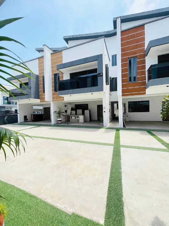 Spacious four bedroom terrace duplex (819chevron) in Chevron