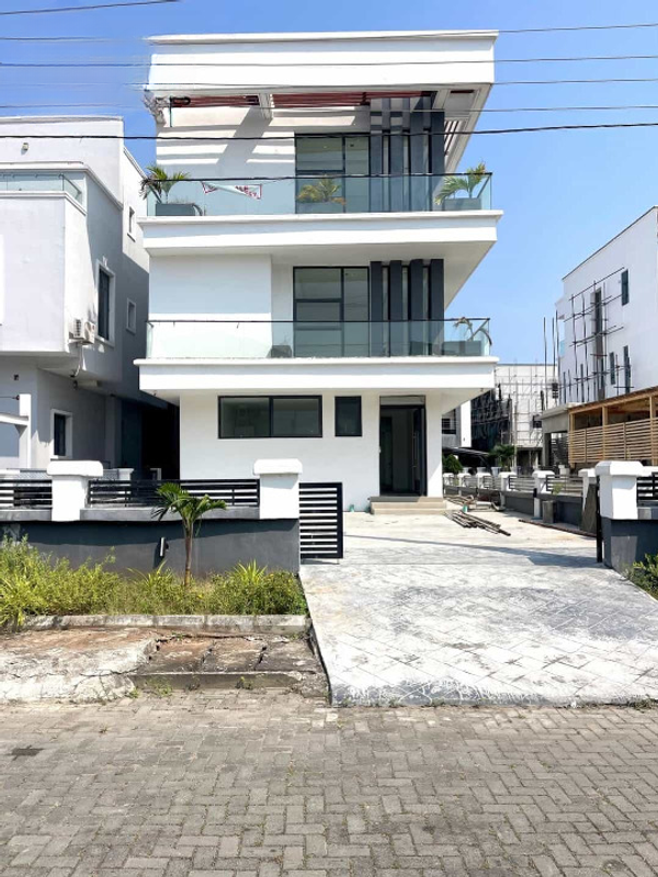 Contemporary five bedroom detached duplex (426osapa) in Osapa