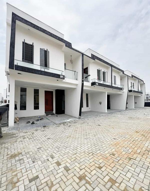 Four bedroom terrace duplex (610ikota) in Ikota