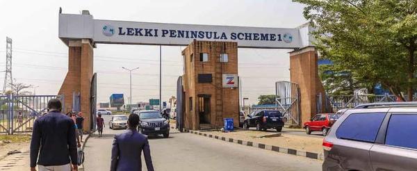 Front view of the Lekki Peninsula Scheme 1 entrance