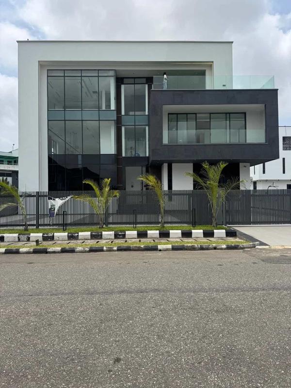 Contemporary five bedroom detached duplex (248osapa) in Osapa