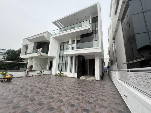 Newly built five bedroom detached duplex in a well structured estate in Ikota
