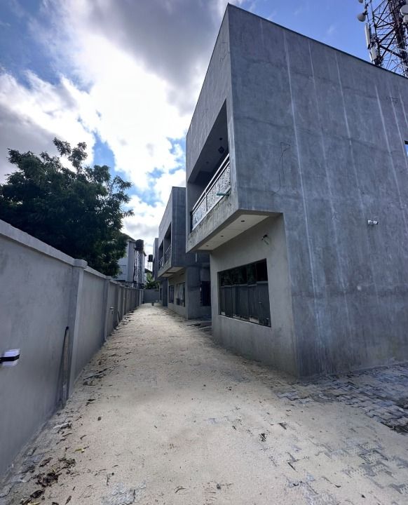 Three bedroom terrace duplex with bq