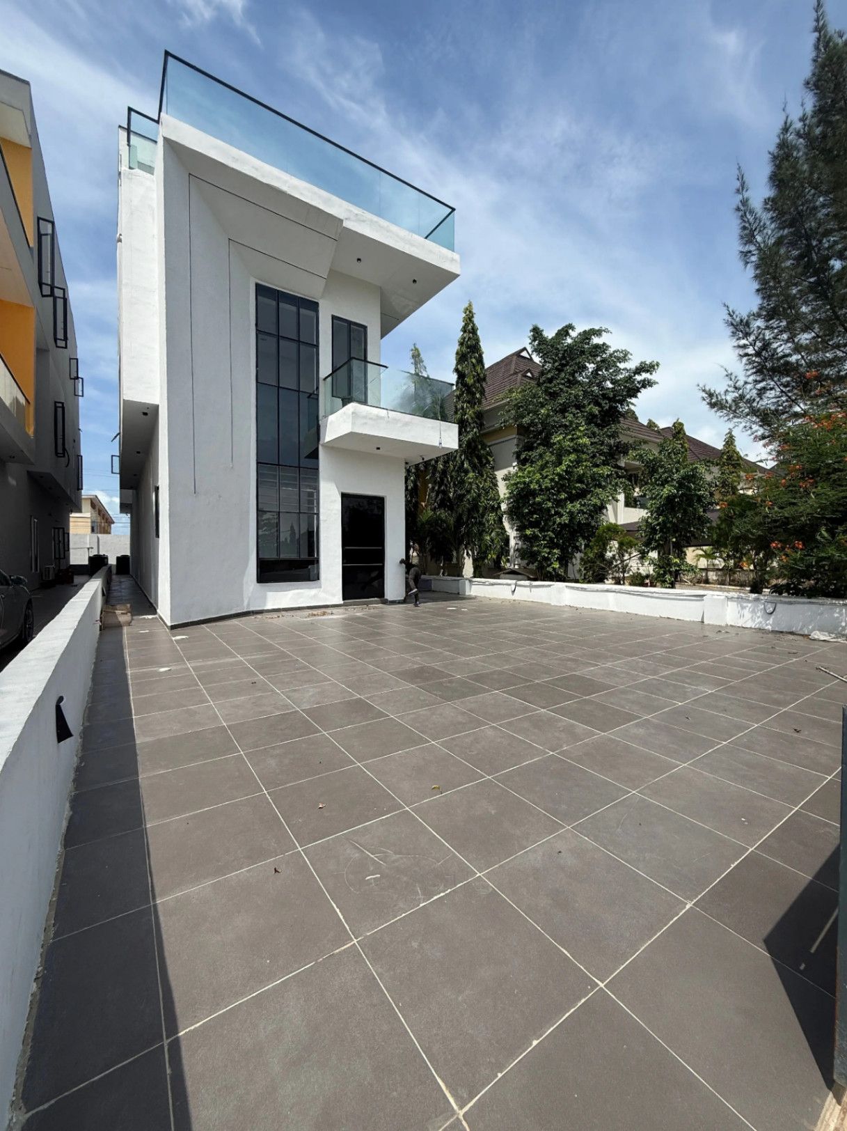 Newly built five bedroom detached duplex