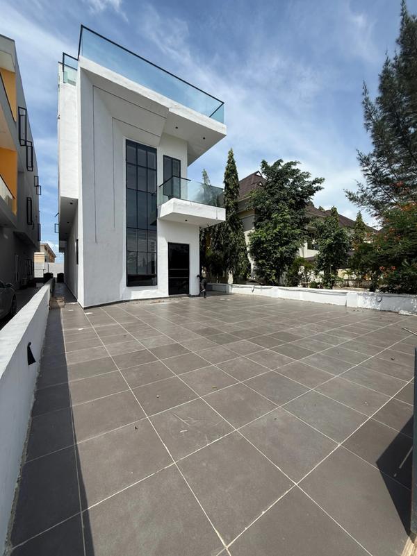 Newly built five bedroom detached duplex in Orchid Road