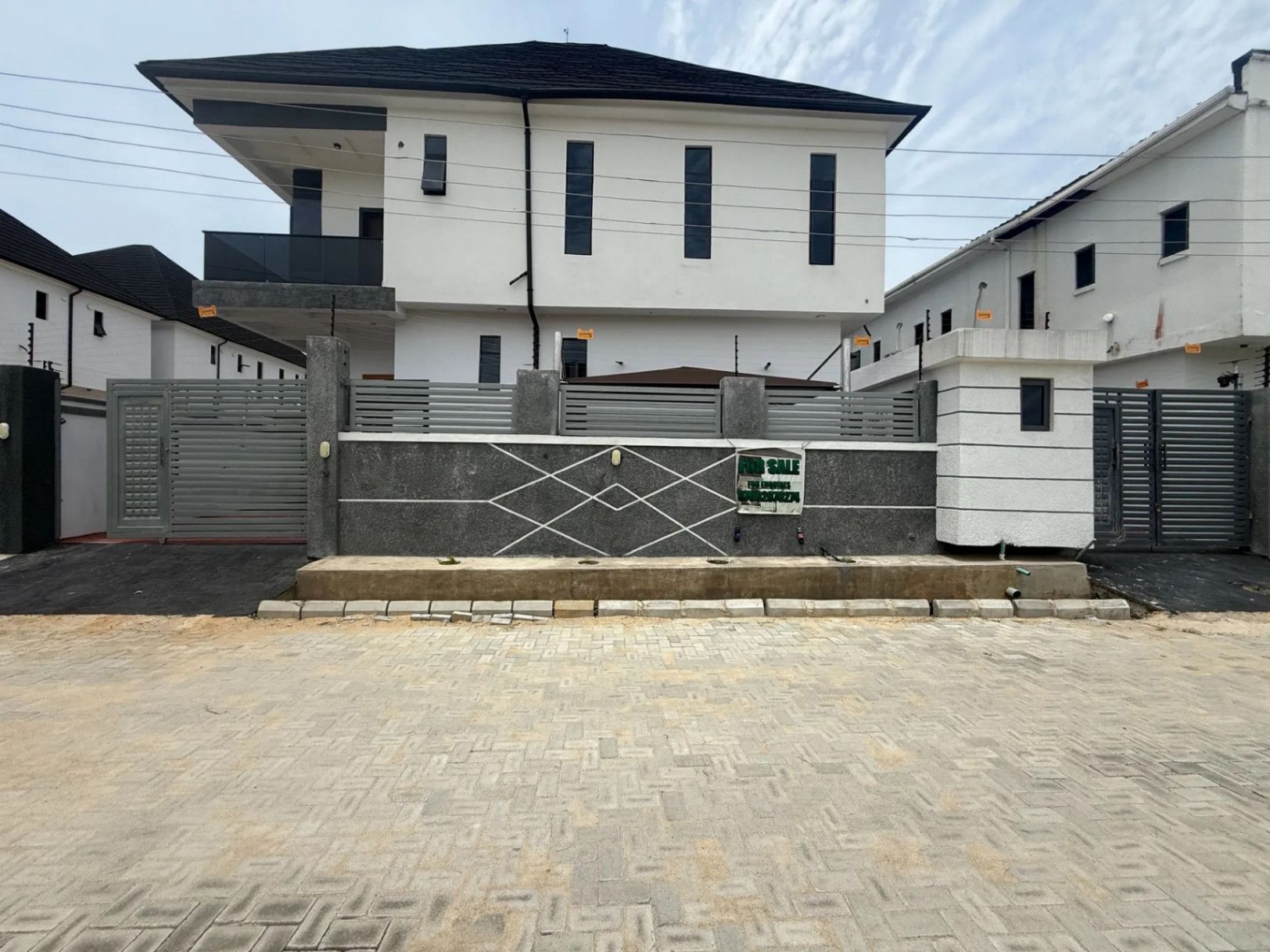 Newly built four bedroom detached duplex in a secure environment
