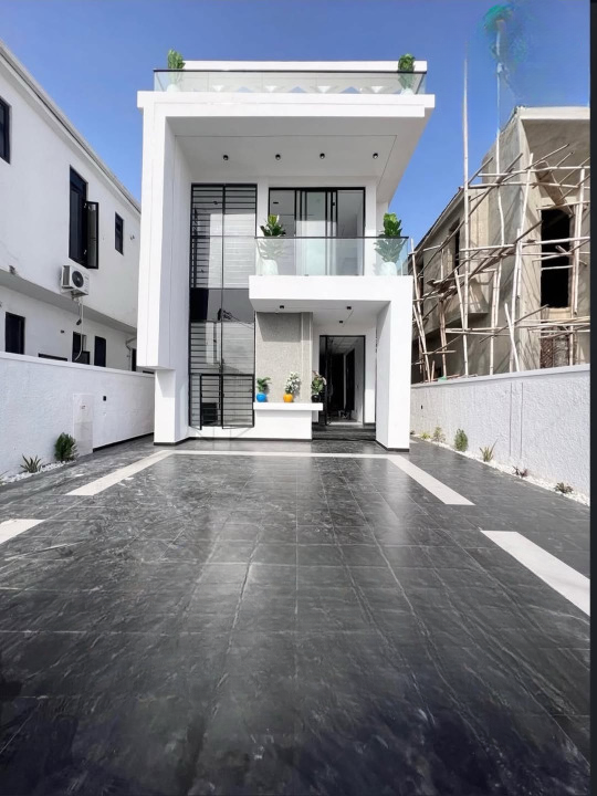 Premium five bedroom detached duplex