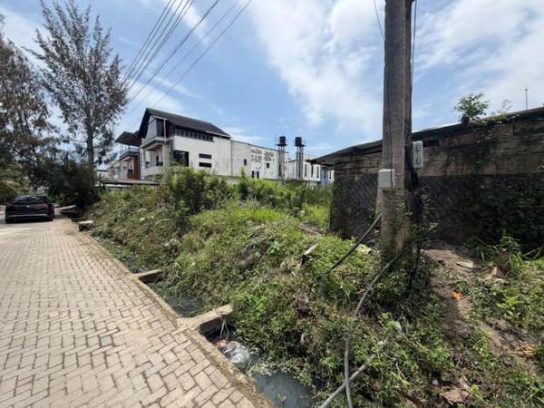 800 sqm land in an estate in Ikota