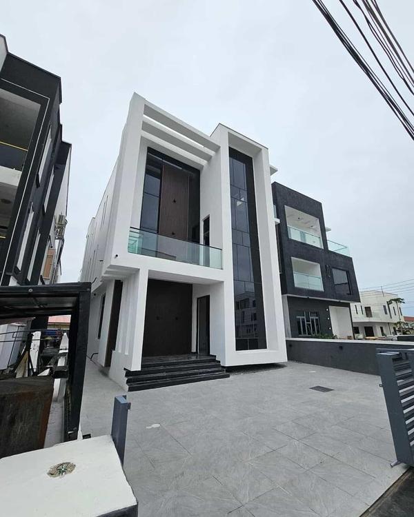 Contemporary five bedroom detached duplex (256orchid) in Orchid Road