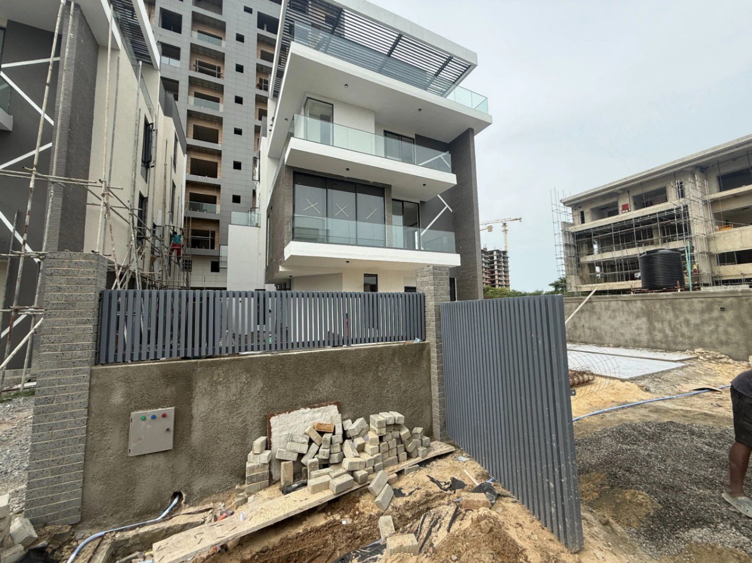 Six bedroom detached duplex in a prime location