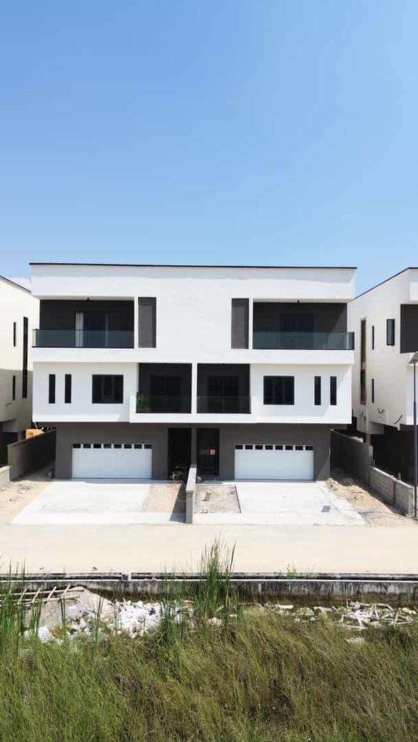 Four bedroom semi detached duplex (352lekki) in Lekki Phase 1