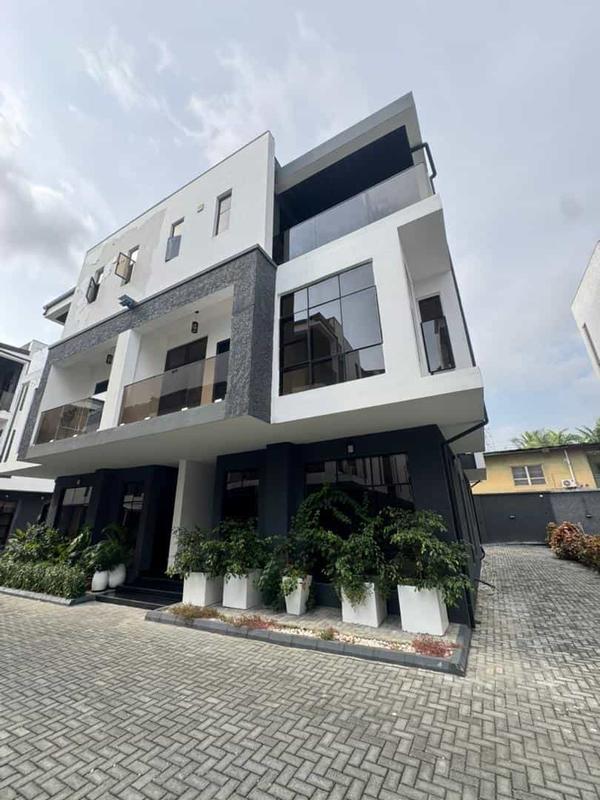 Four bedroom semi detached duplex (463victoriaisland) in Victoria Island