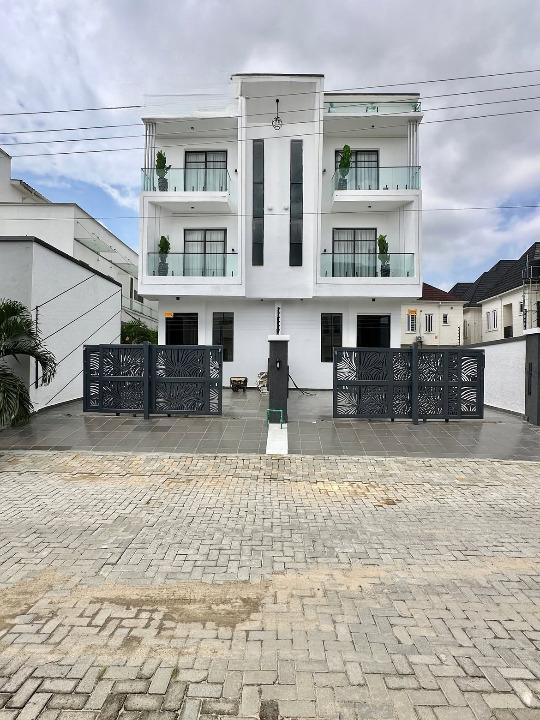 Five bedroom semi detached duplex in Lekki