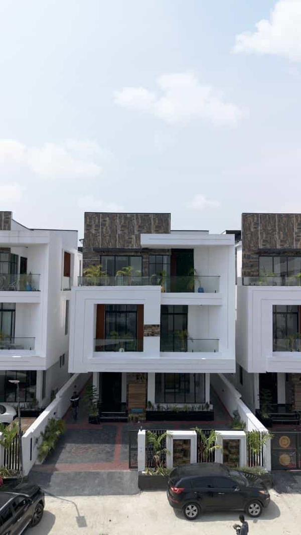 Luxury six bedroom detached duplex (400chevron) in Chevron