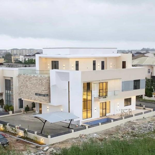Neatly built five bedroom detached duplex with BQ (482chevron) in Chevron