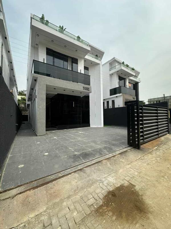 Well built five bedroom detached duplex (383chevron) in Chevron