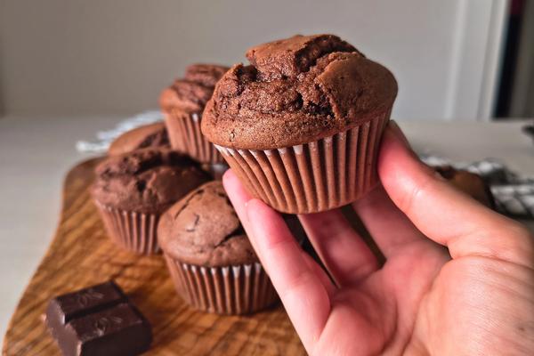 Muffins al cioccolato sofficissimi e pronti in 10 minuti!