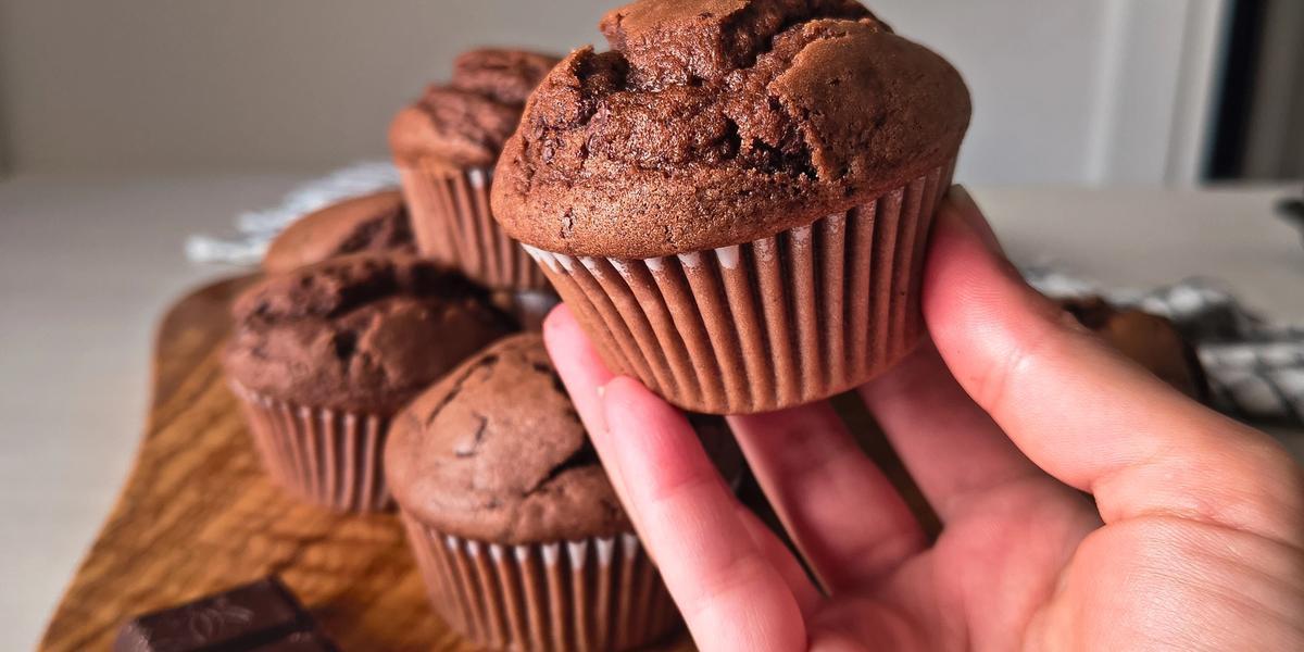 Muffins al cioccolato sofficissimi e pronti in 10 minuti!