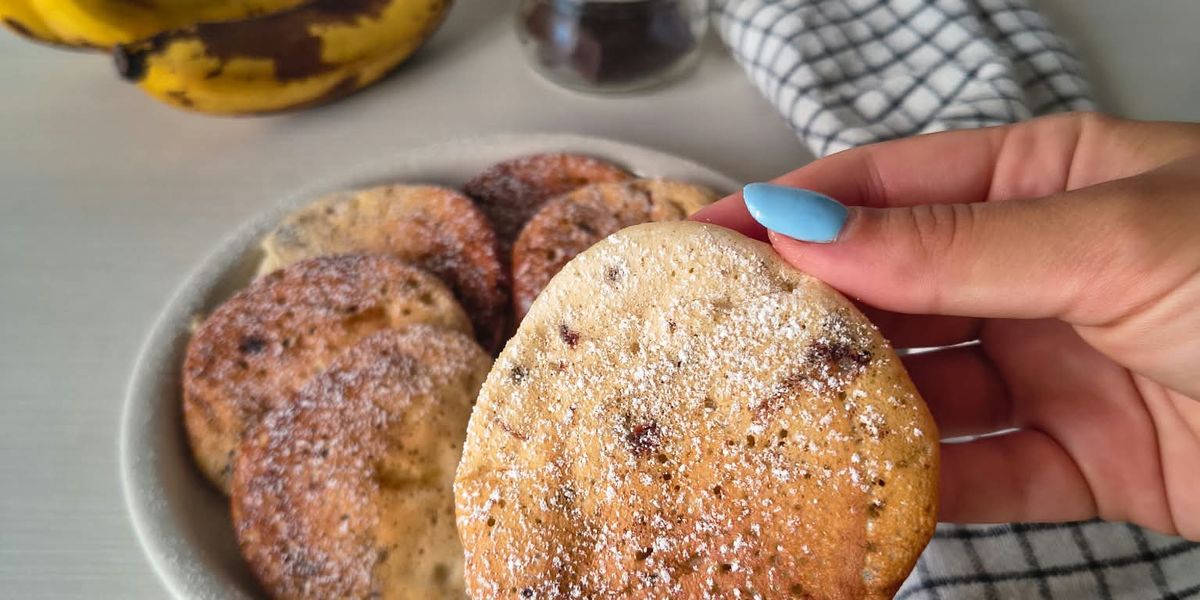 Pancakes alle banane e cioccolato, senza uova, zucchero e vegani