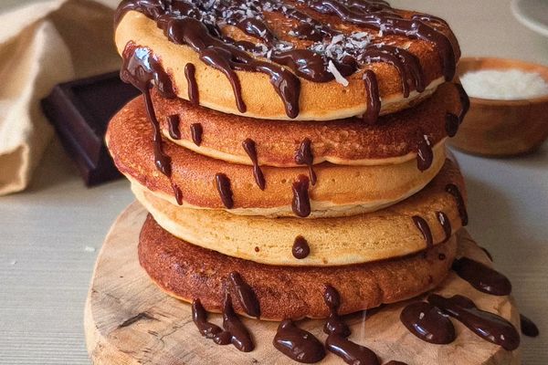 Pancakes vegani al cocco, senza uova e con pochissimo zucchero 