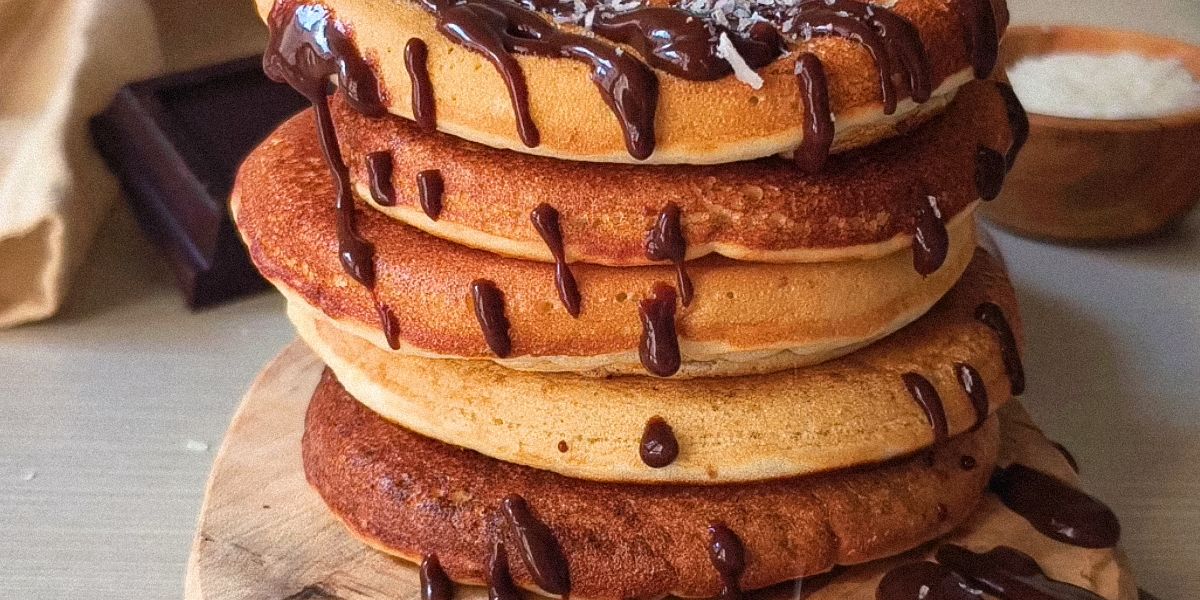 Pancakes vegani al cocco, senza uova e con pochissimo zucchero 