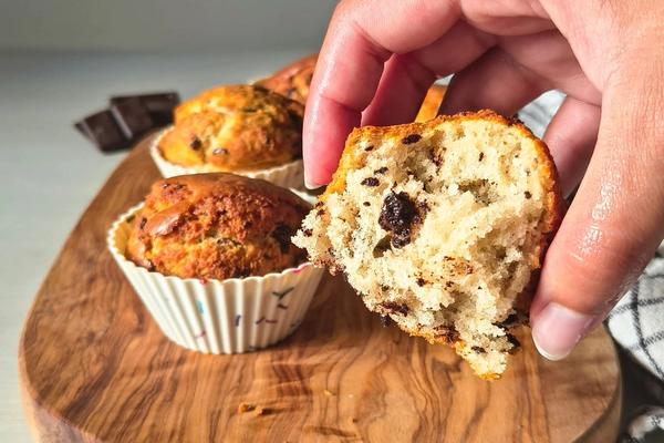 Muffins con i pezzi di cioccolato in friggitrice ad aria