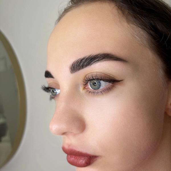 Laminación de pestañas perfil lateral