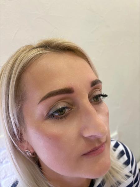 Trabajo de cejas y pestañas