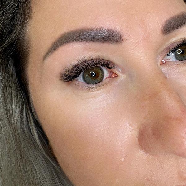 Extensiones de pestañas clásicas primer plano