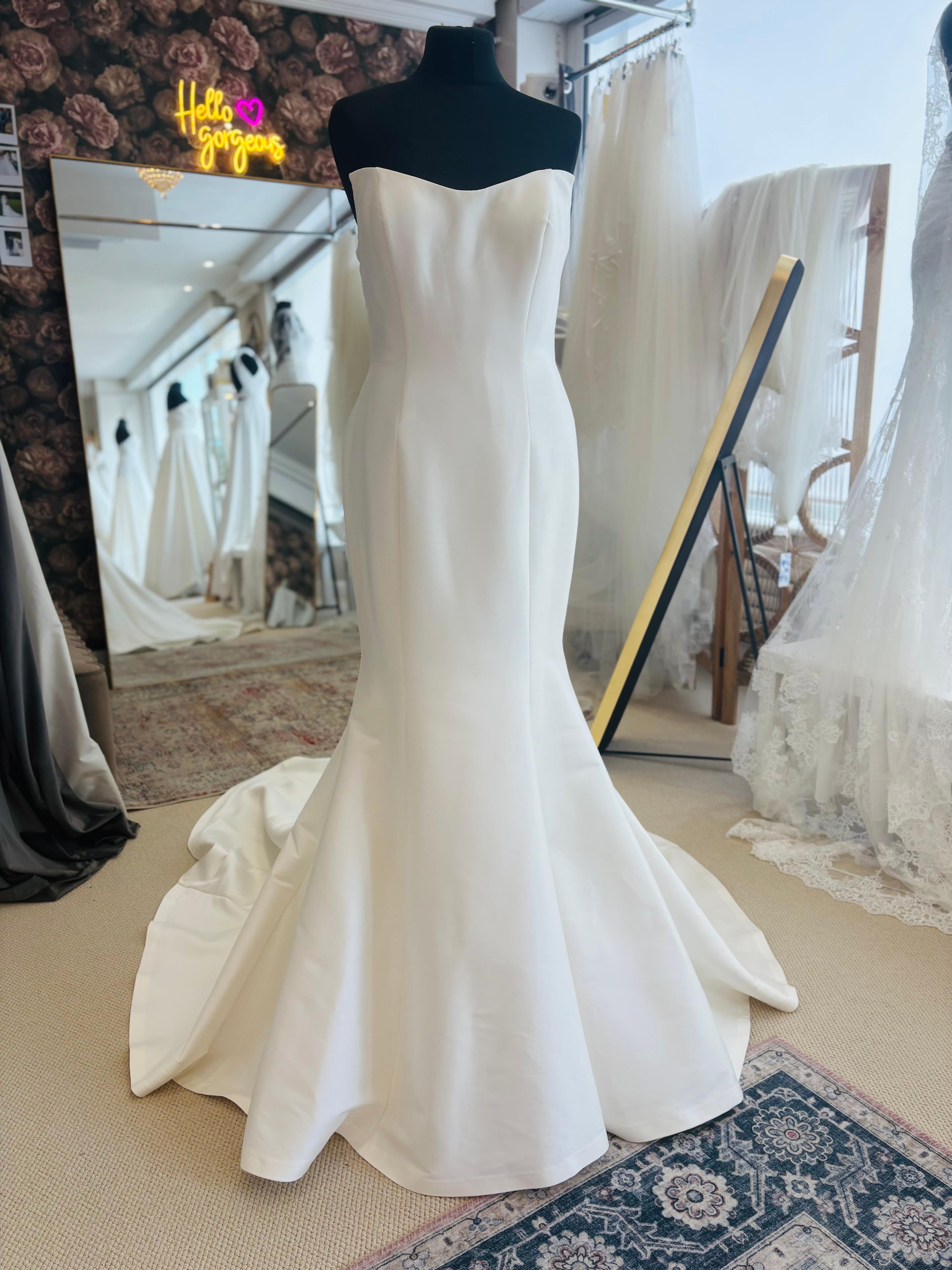 Allure, front