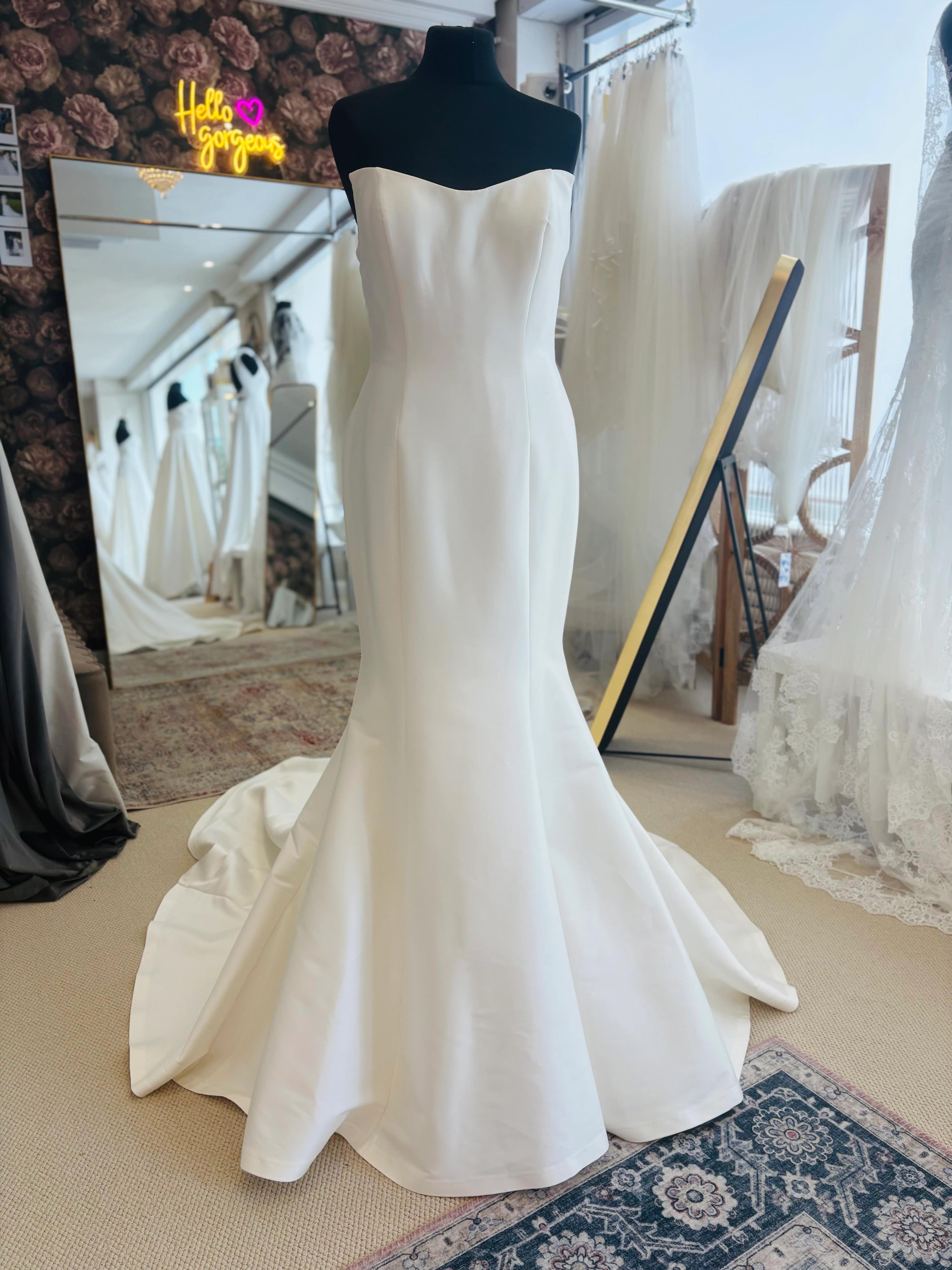 Allure, front