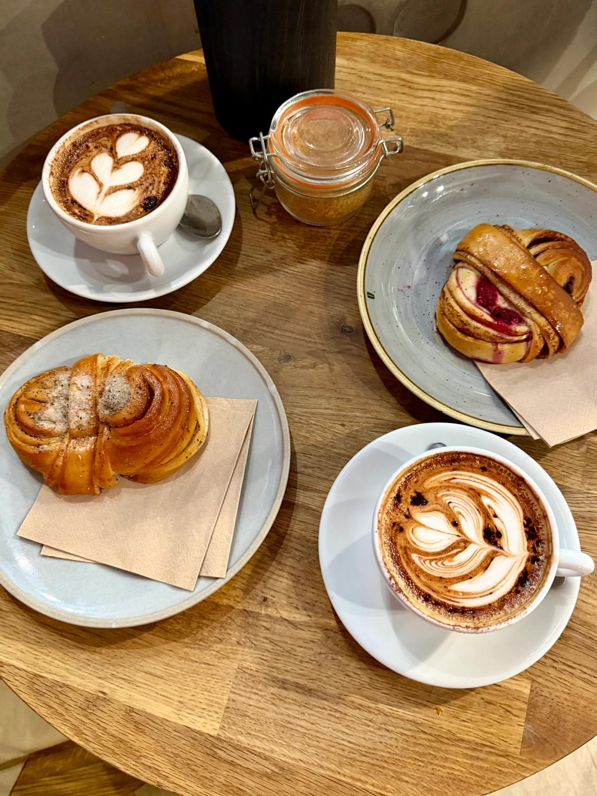 Cardamom Buns Cappuccino 