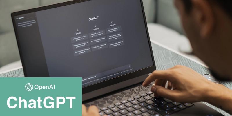 Person tippt am Laptop mit geöffnetem ChatGPT, daneben der Schriftzug OpenAI ChatGPT