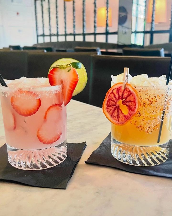 Two cocktails on the bar at Porter Cullens