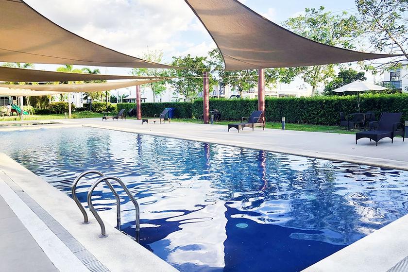 Amaia Scapes Capas Pool