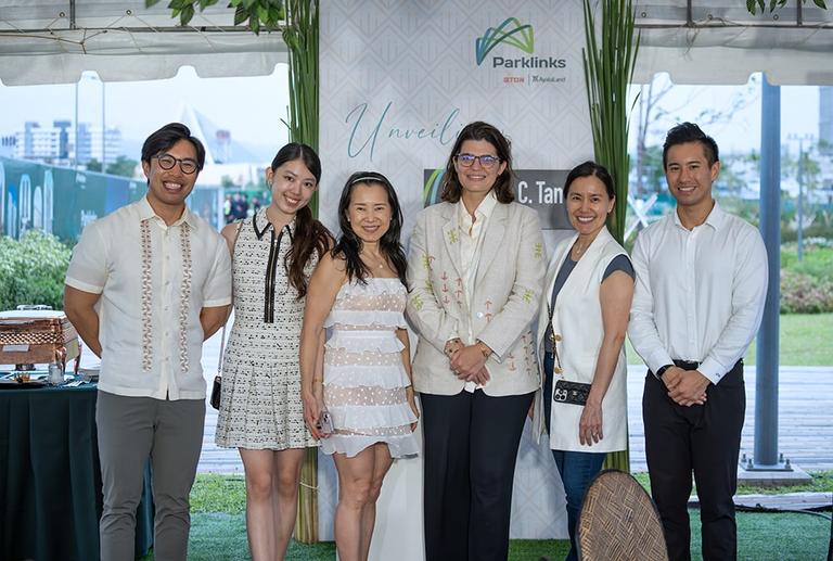 PR PHOTO MZA with Tan family