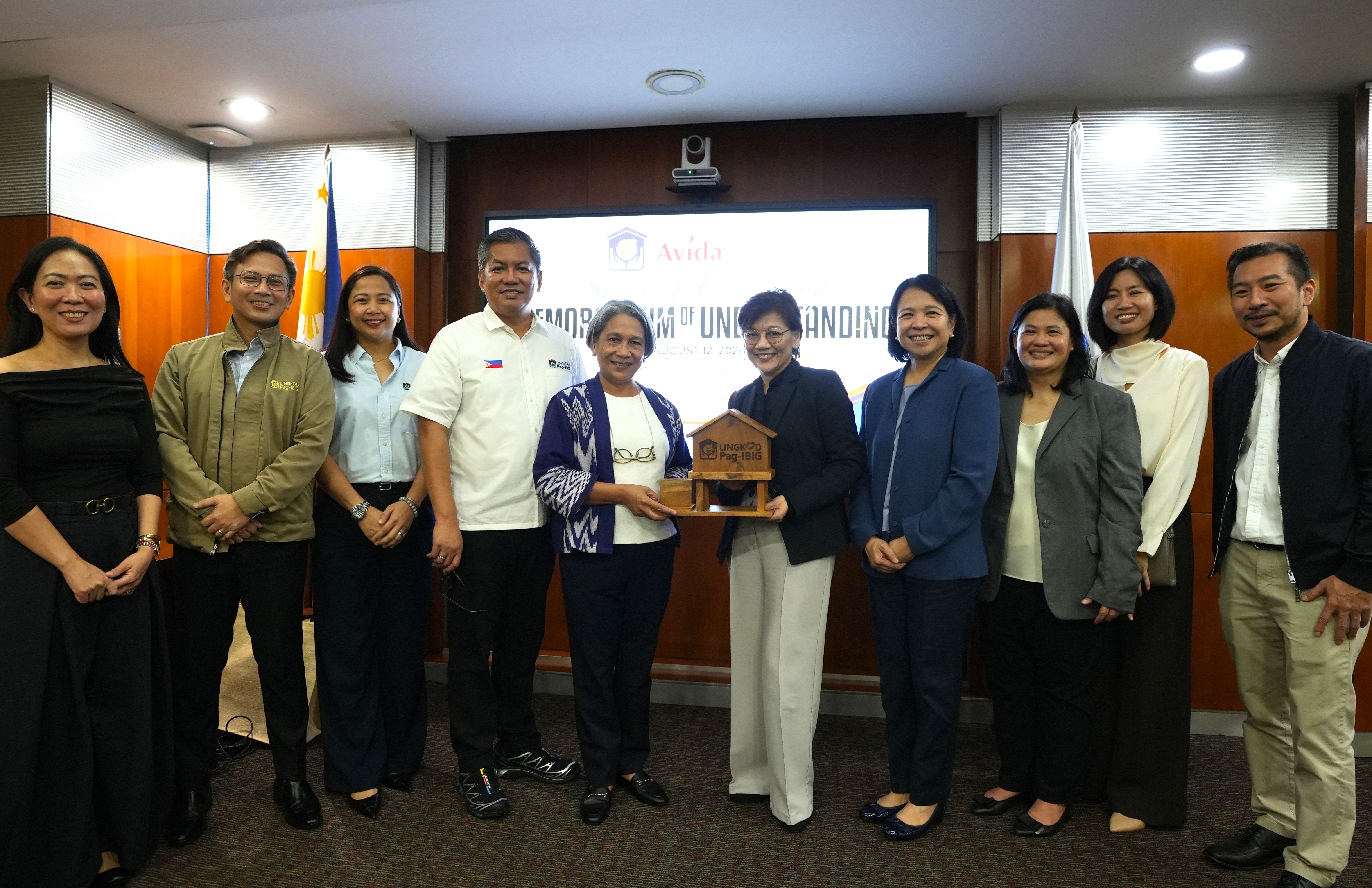 Janice Anne P. Delmo, Department Manager III of the Public and Media Affairs Department, PAG-IBIG Fund; Domingo C. Jacinto, Jr., Vice President of the Public and Member Relations Group and Strategic Marketing Group, PAG-IBIG Fund; Tina Marie I. Gabiosa, Acting Vice President of the NCR and Regional Sales Group, PAG-IBIG Fund; Alexander G. Aguilar, Deputy Chief Officer of the Marketing and Product Development Cluster, PAG-IBIG Fund; Marilene C. Acosta, CEO of Pag-IBIG Fund; Meean B. Dy, President and CEO of Ayala Land; Raquel Cruz, COO of Ayala Land and President of Avida Land; Meliz Corpuz, Business Area Head, Avida Land; Angie Uy, Business Development Manager, Ayala Land; and Aris Gonzales, Vice President of Avida Land 