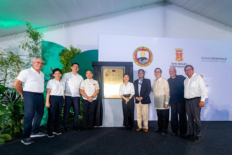 PHOTO SMC and AGDC break ground on Ayala Greenfield Interchange