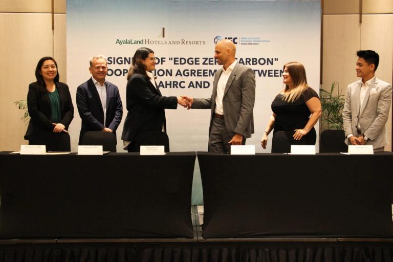 2024.03.20-PHOTO_AHRC-IFC-Edge-Zero-Carbon-Signatories-Shaking-Hands