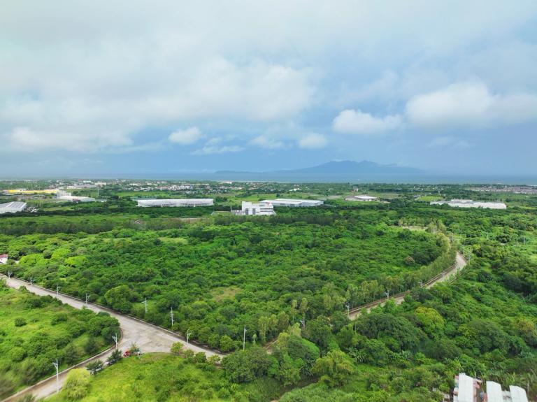 Light to medium industries such as pharmaceuticals, consumer goods, and food are some of the sectors present in Cavite Tech