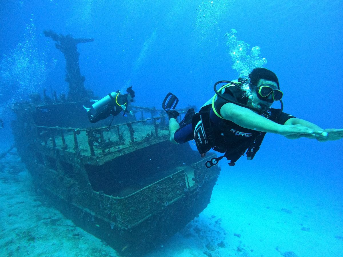 Tour de Buceo en el Naufragio Mama Viña (Playa del Carmen)