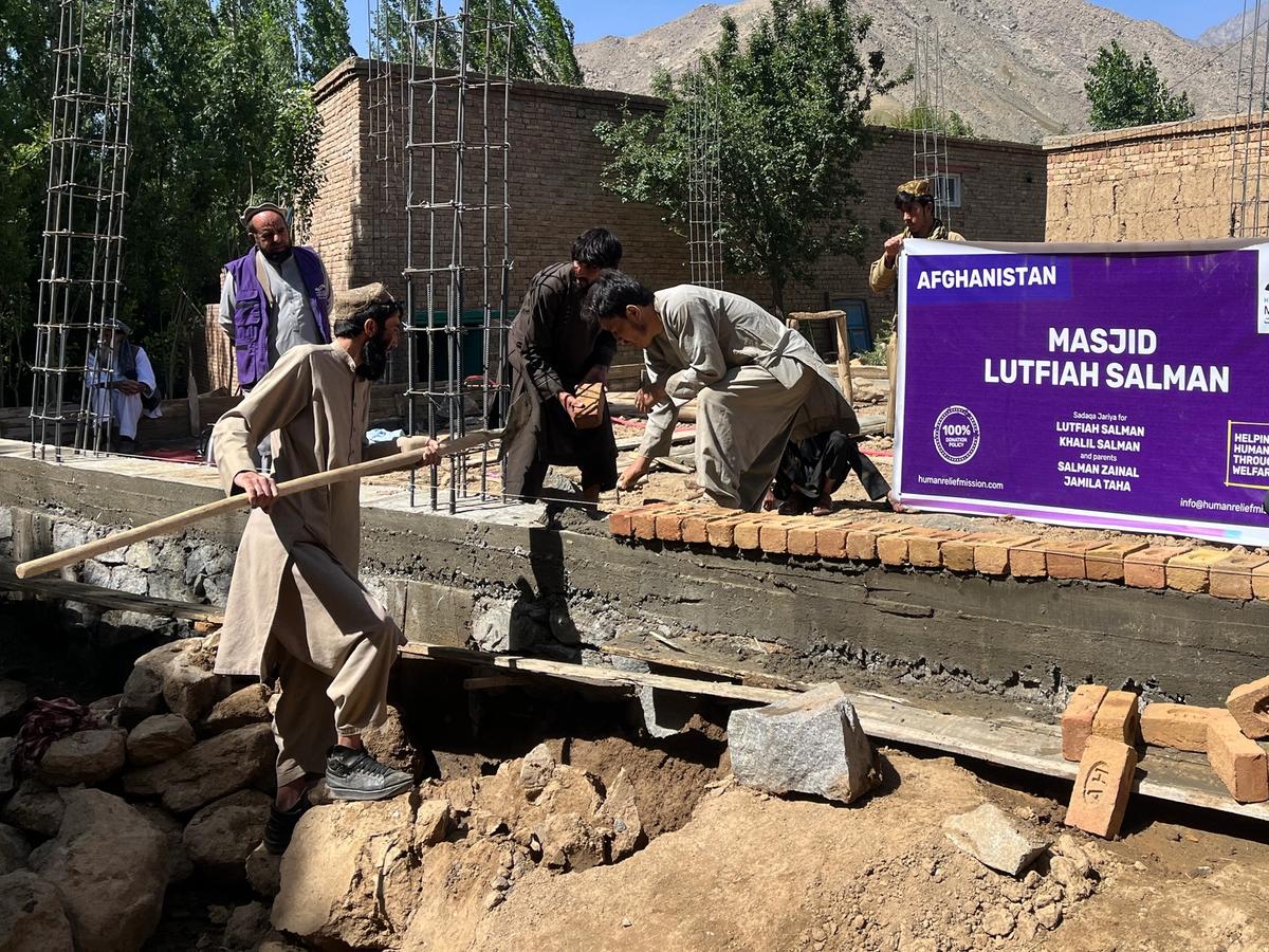 Afghan Locals and HRM Charity Aid worker constructing a masjid | Human Relief Mission
