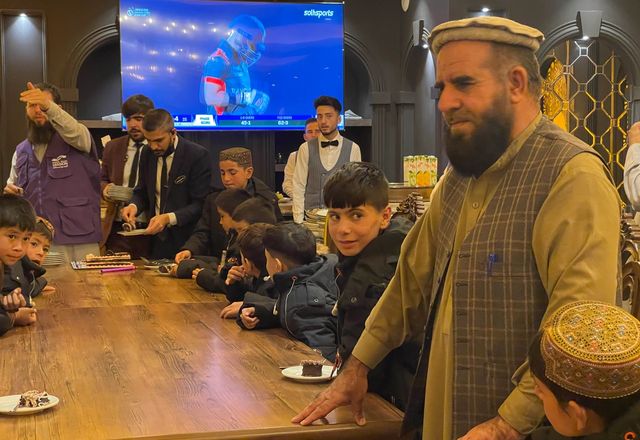Orphans in Afghanistan Eating with HRM Aid Worker | Human Relief Mission