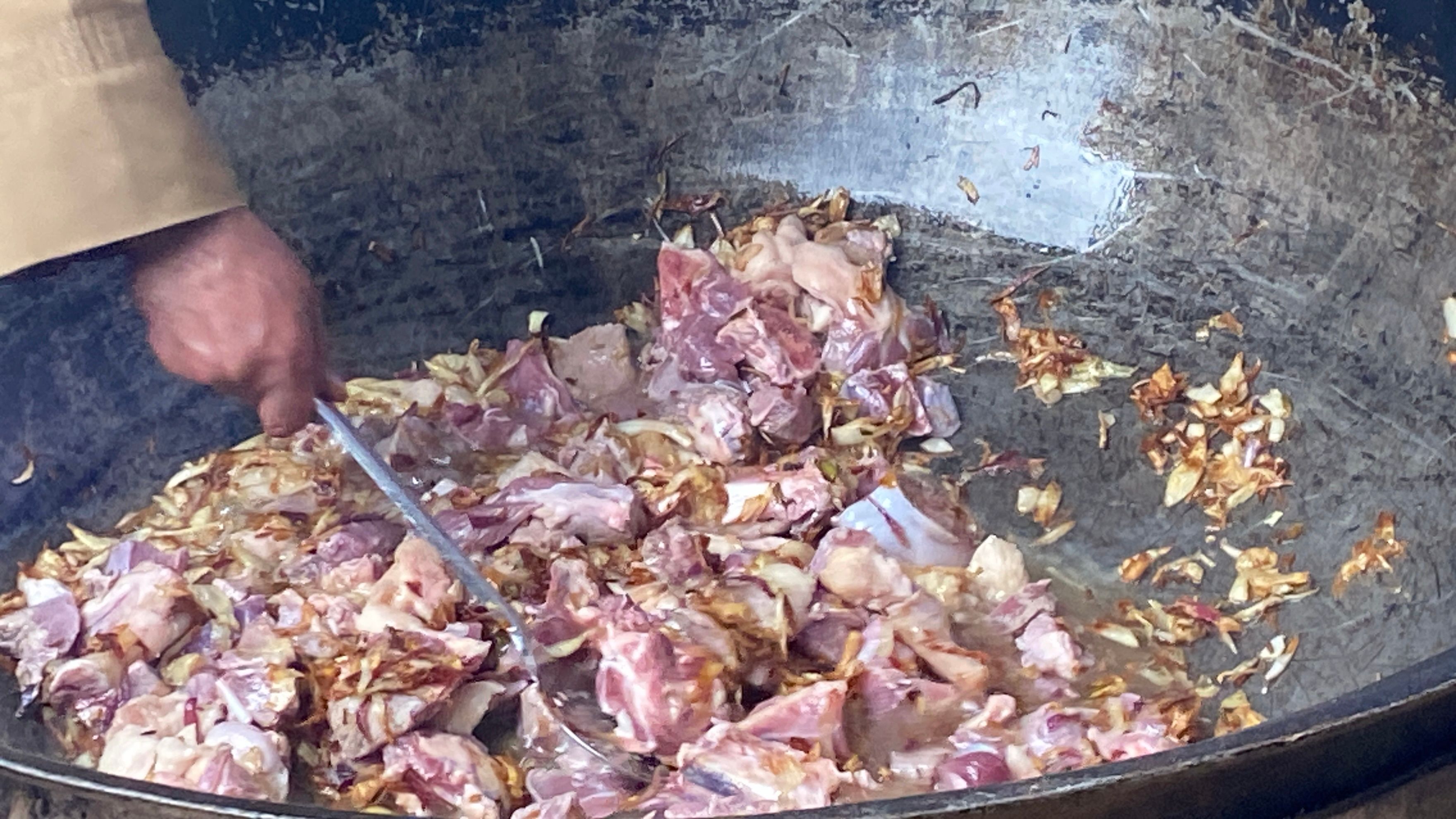 Meating getting cooked in a Wok