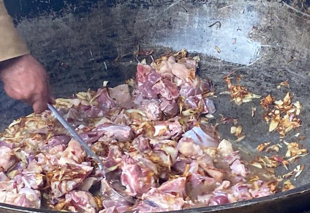 Meating getting cooked in a Wok