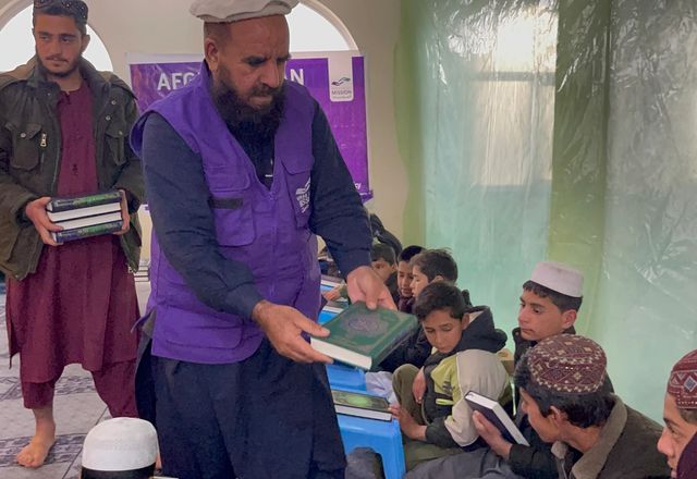 HRM Charity Aid Workers Distribution Qurans to Children in a Masjid | Human Relief Mission