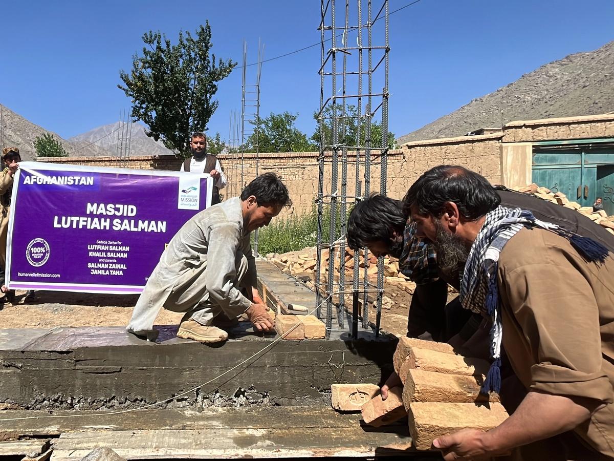 Afghan Locals and HRM Charity Aid worker constructing a masjid | Human Relief Mission