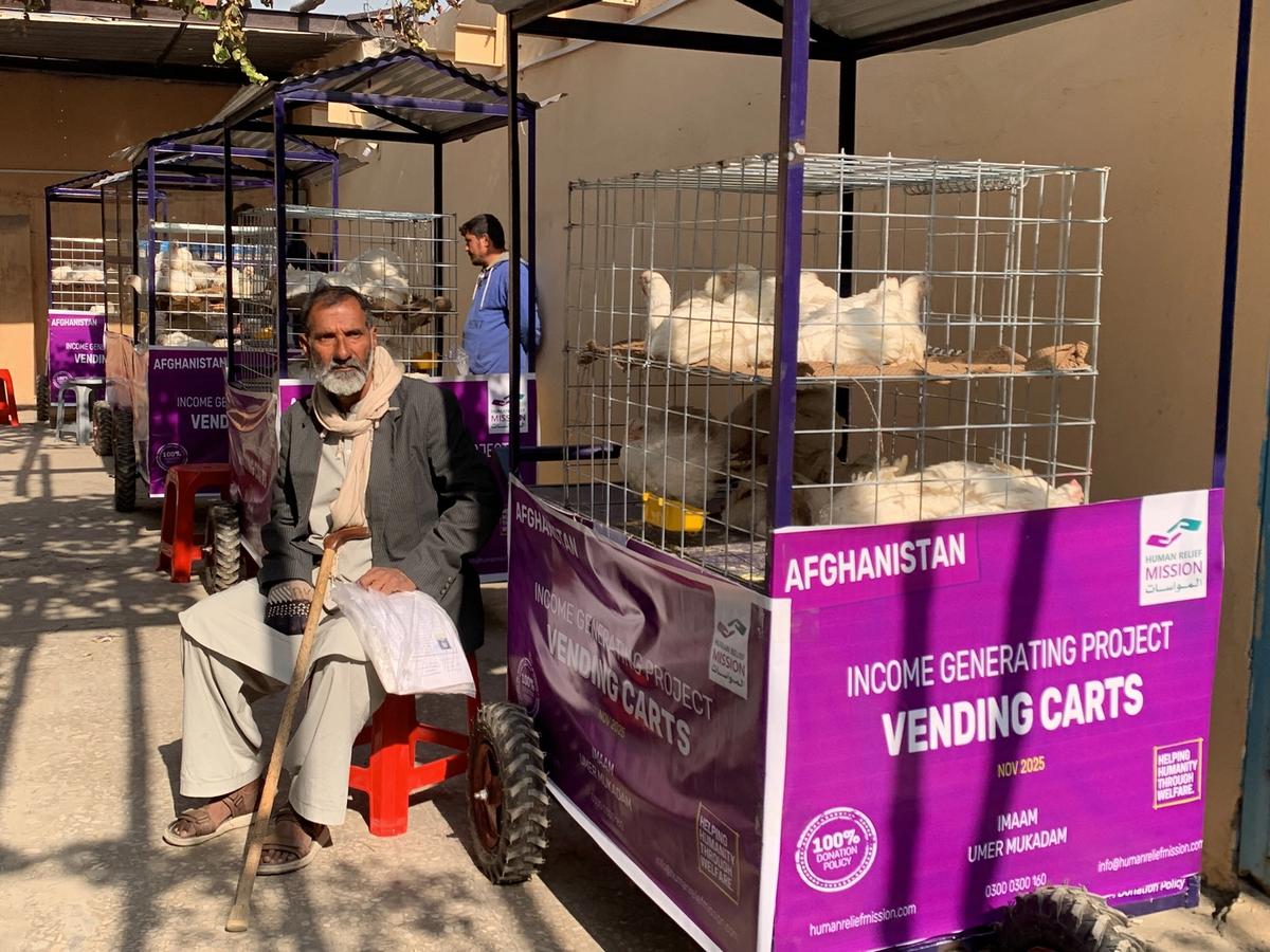 Afghan man with his chicken cart (IGP)