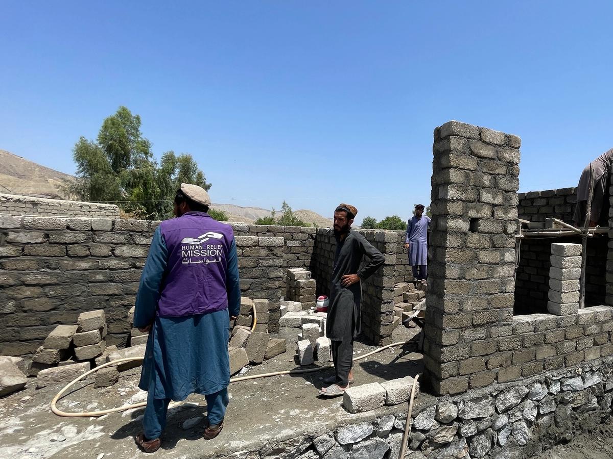 HRM charity Aid worker helping to build a home in Afghanistan | Human Relief Mission